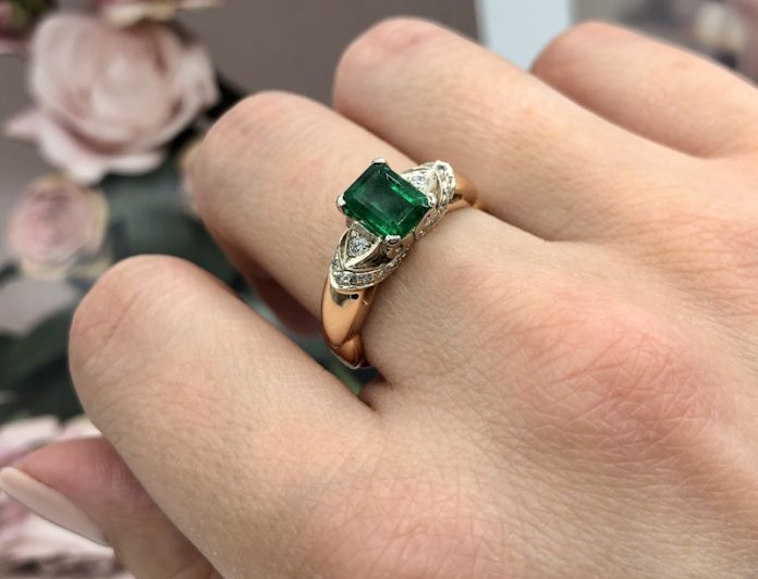 IMG_01 Кольцо с изумрудом